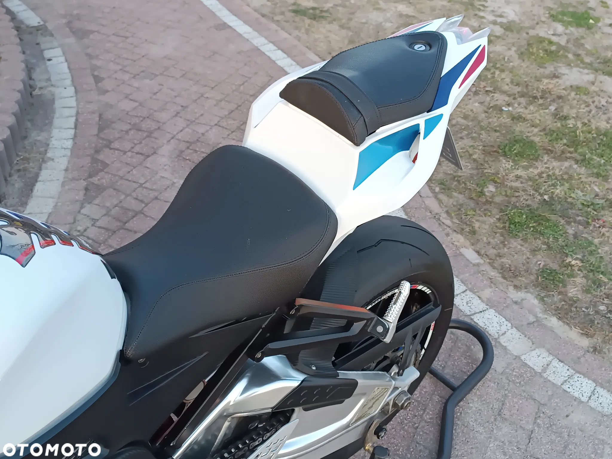 BMW S - 13