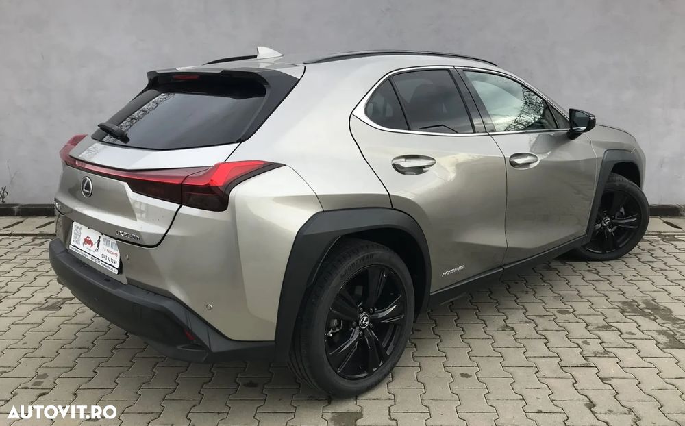 Lexus UX 250h (E-FOUR) Business Edition - 3