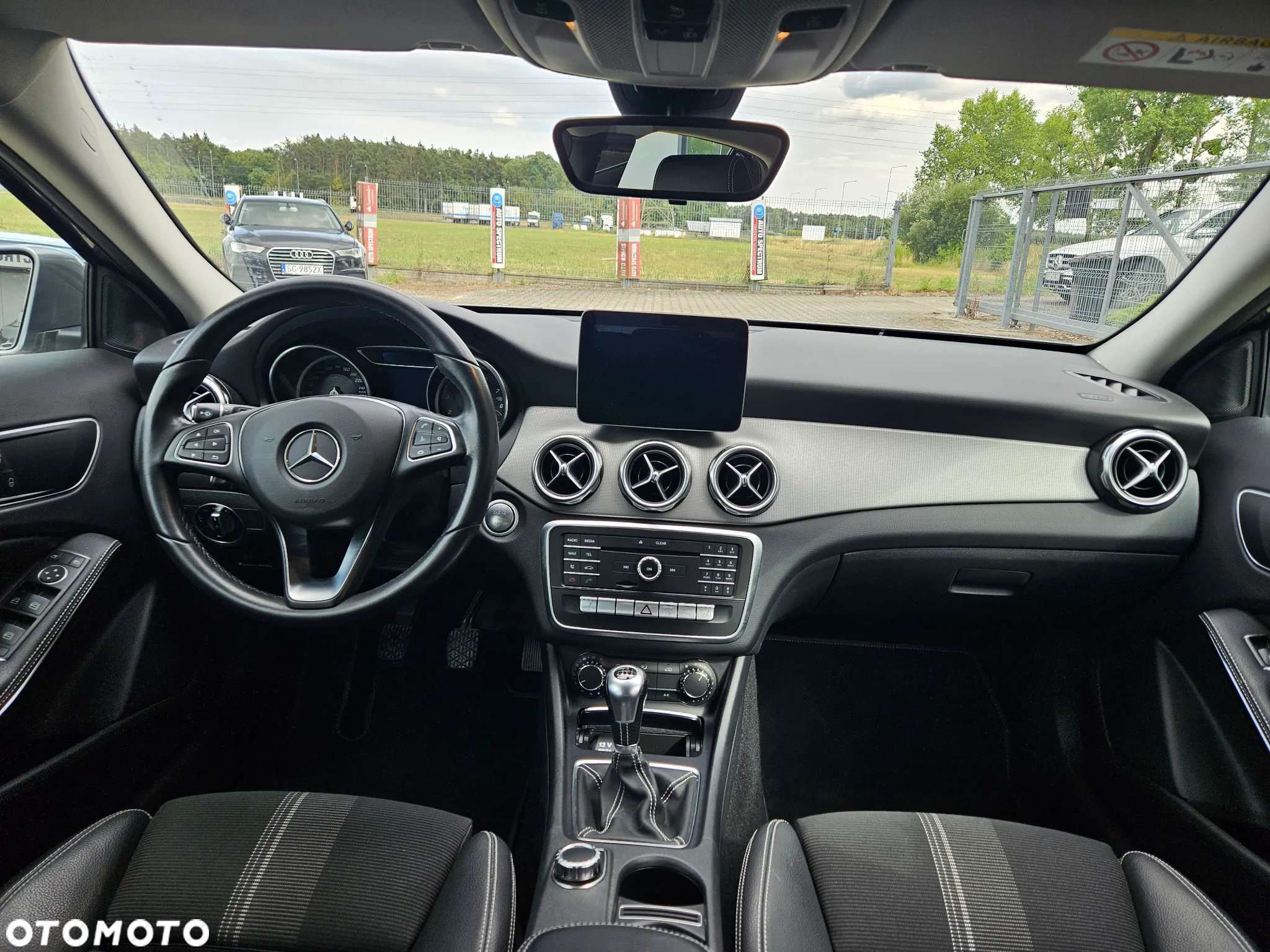 Mercedes-Benz GLA 180 UrbanStyle Edition - 21
