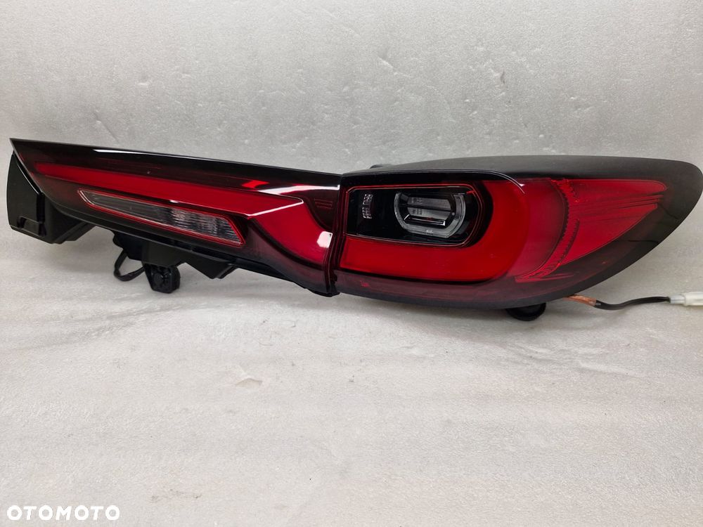 MAZDA CX-60 LED LAMPA TYL CAŁA W KLAPĘ I BŁOTNIK KBB451150 - 1