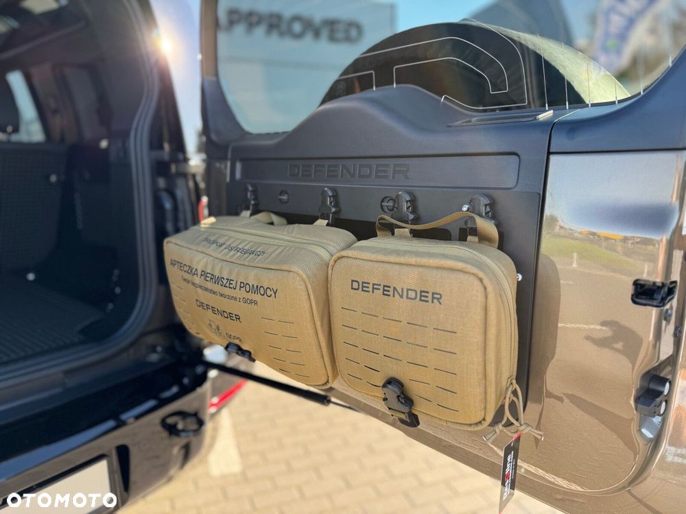 Land Rover Defender - 36