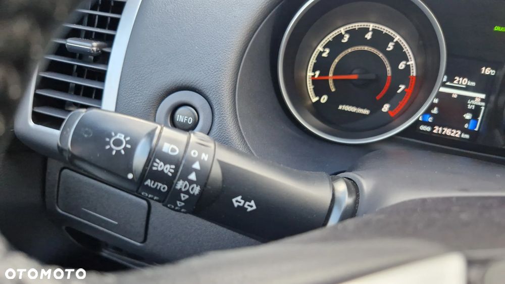 Mitsubishi Outlander 2.0 Intense 2WD - 23