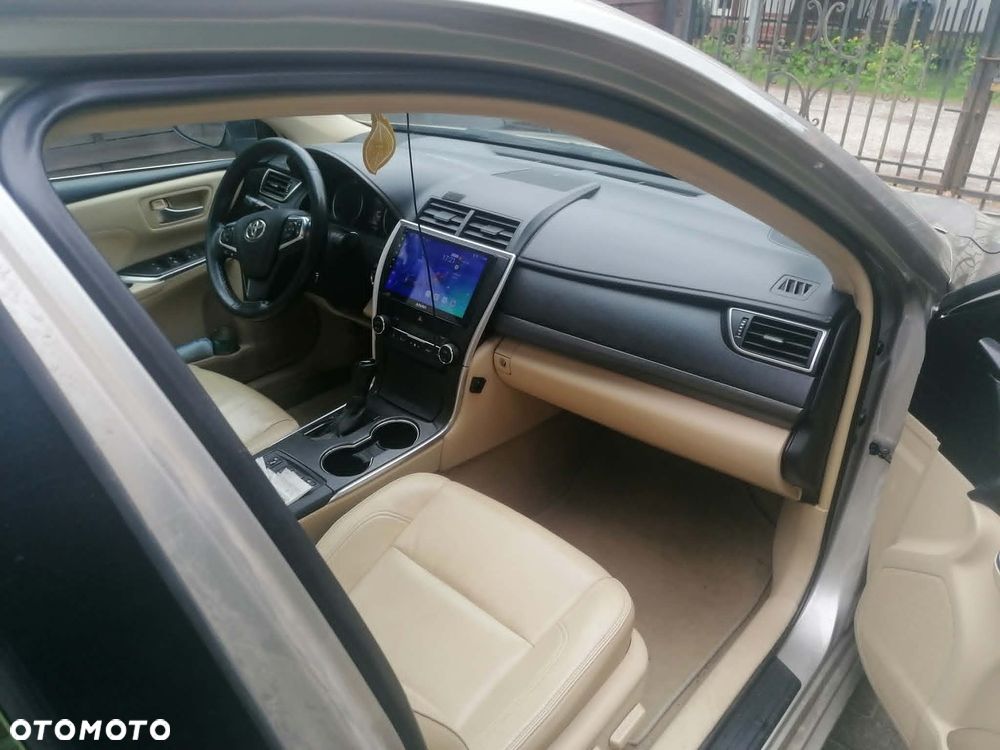 Toyota Camry 2.5 Hybrid LE - 9
