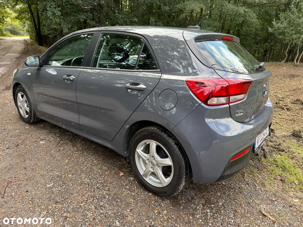 Kia Rio 1.2 L - 2