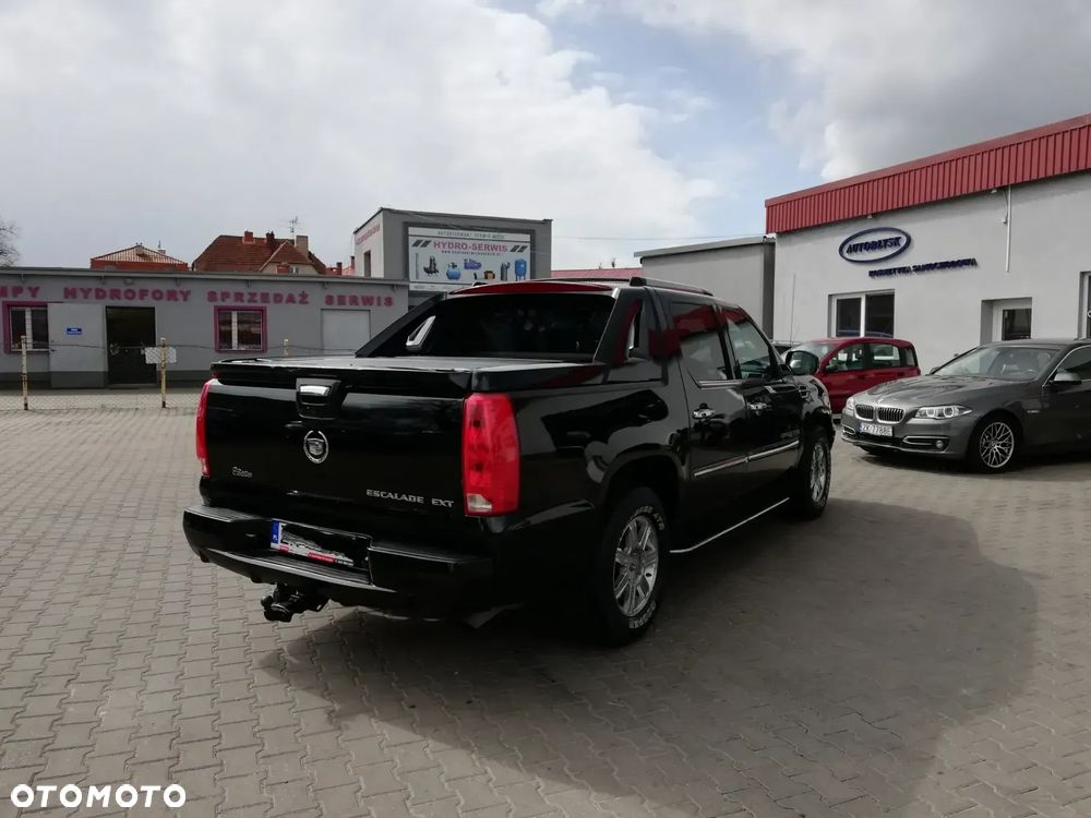 Cadillac Escalade - 2