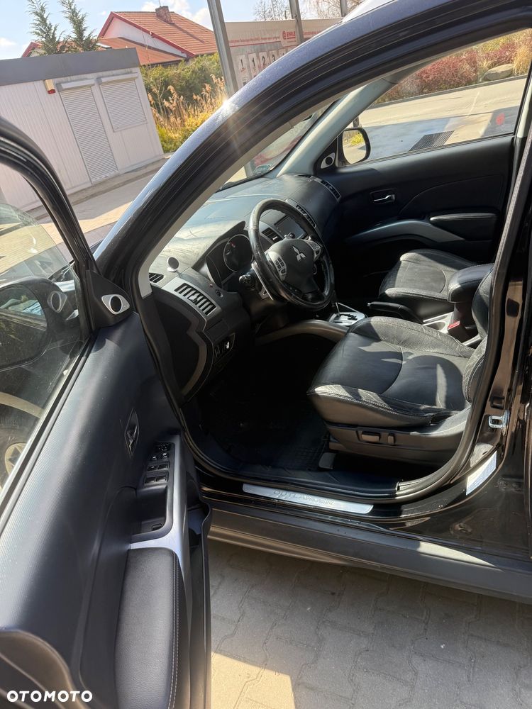Mitsubishi Outlander 2.4 Instyle NAVI CVT - 10
