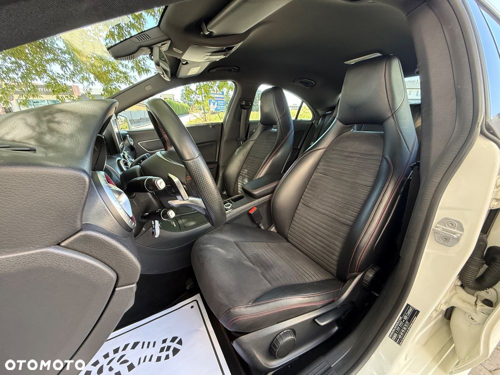 Mercedes-Benz CLA 180 7G-DCT AMG Line - 29
