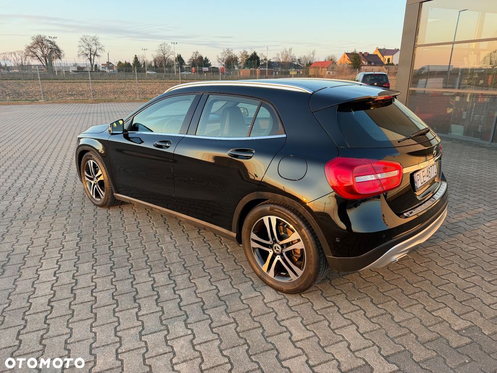Mercedes-Benz GLA 200 7G-DCT - 8