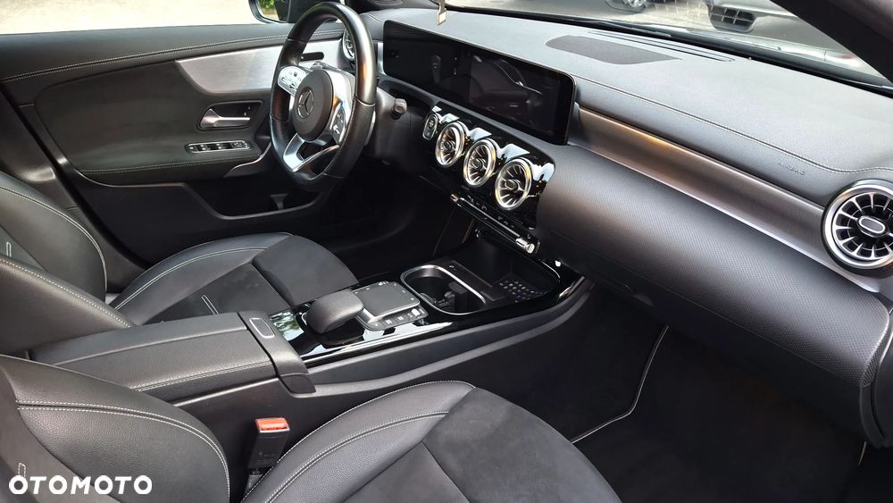 Mercedes-Benz Klasa A 200 7G-DCT Lim Special Edition - 35