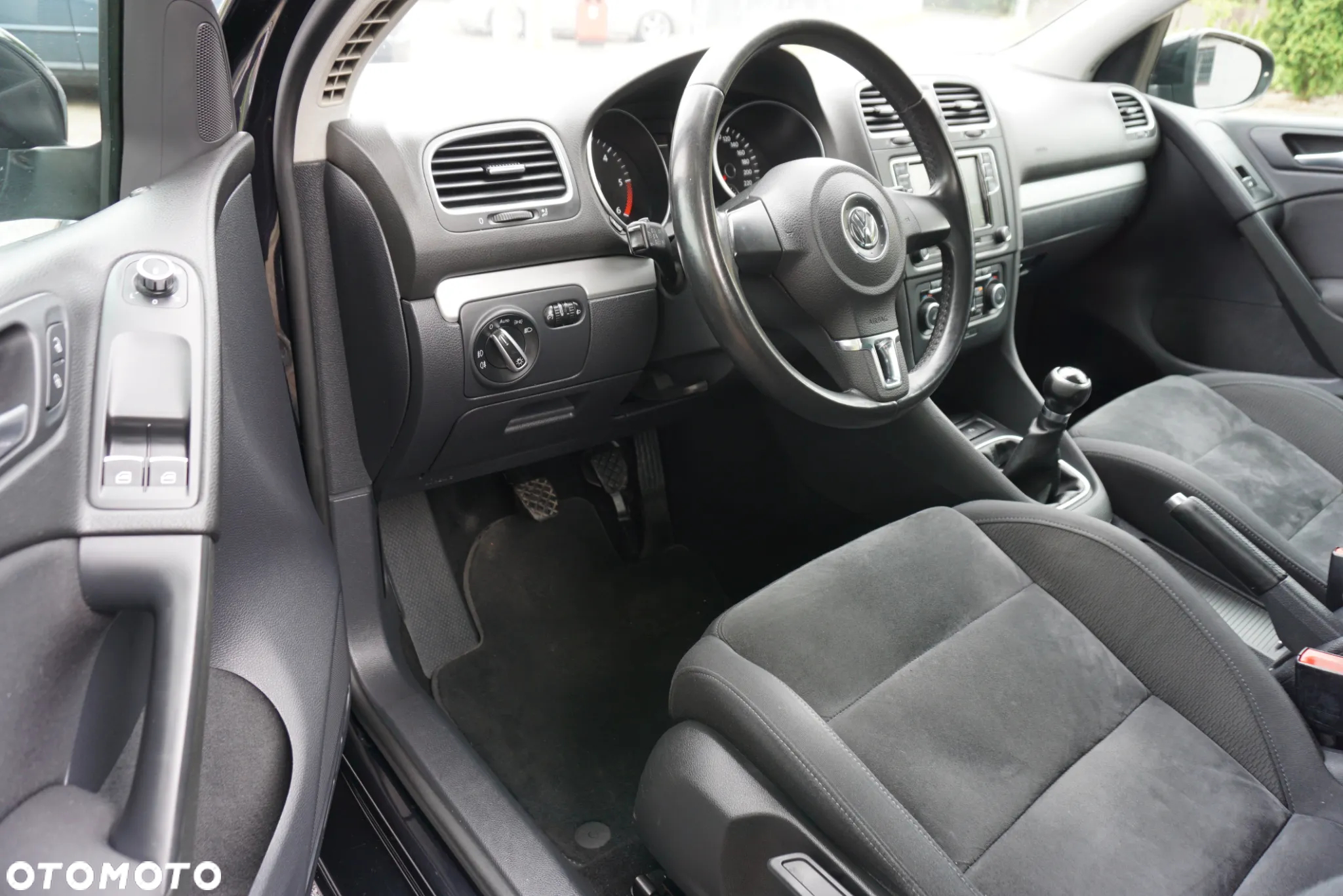 Volkswagen Golf 2.0 TDI DPF Style - 8