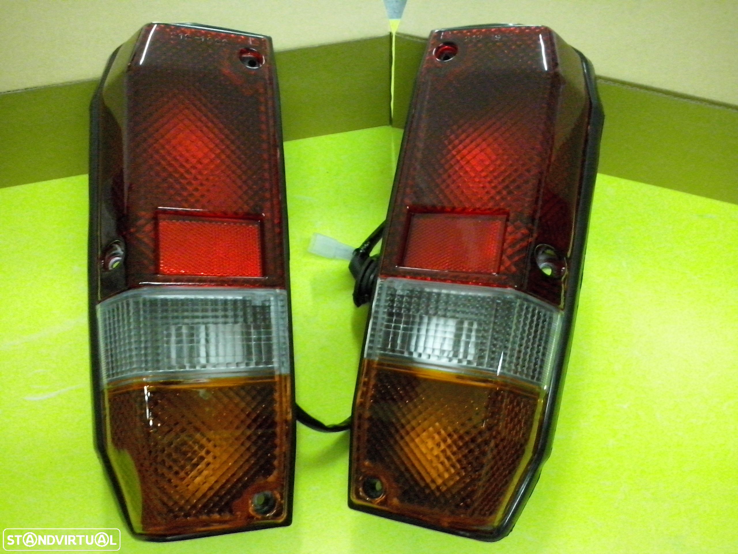 Par de farolins de trás Toyota Land Cruiser VX BJ73 NOVOS - 1