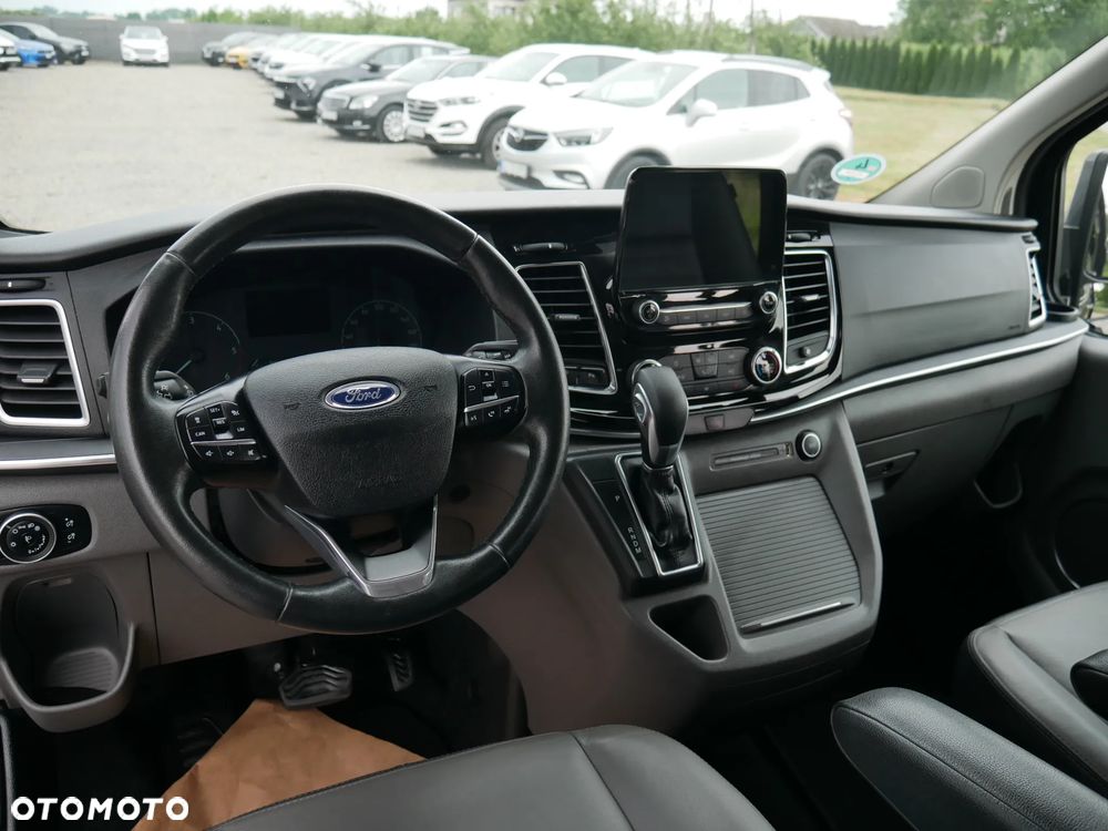 Ford Tourneo Custom 320 L2H1 VA Autm Titanium - 32