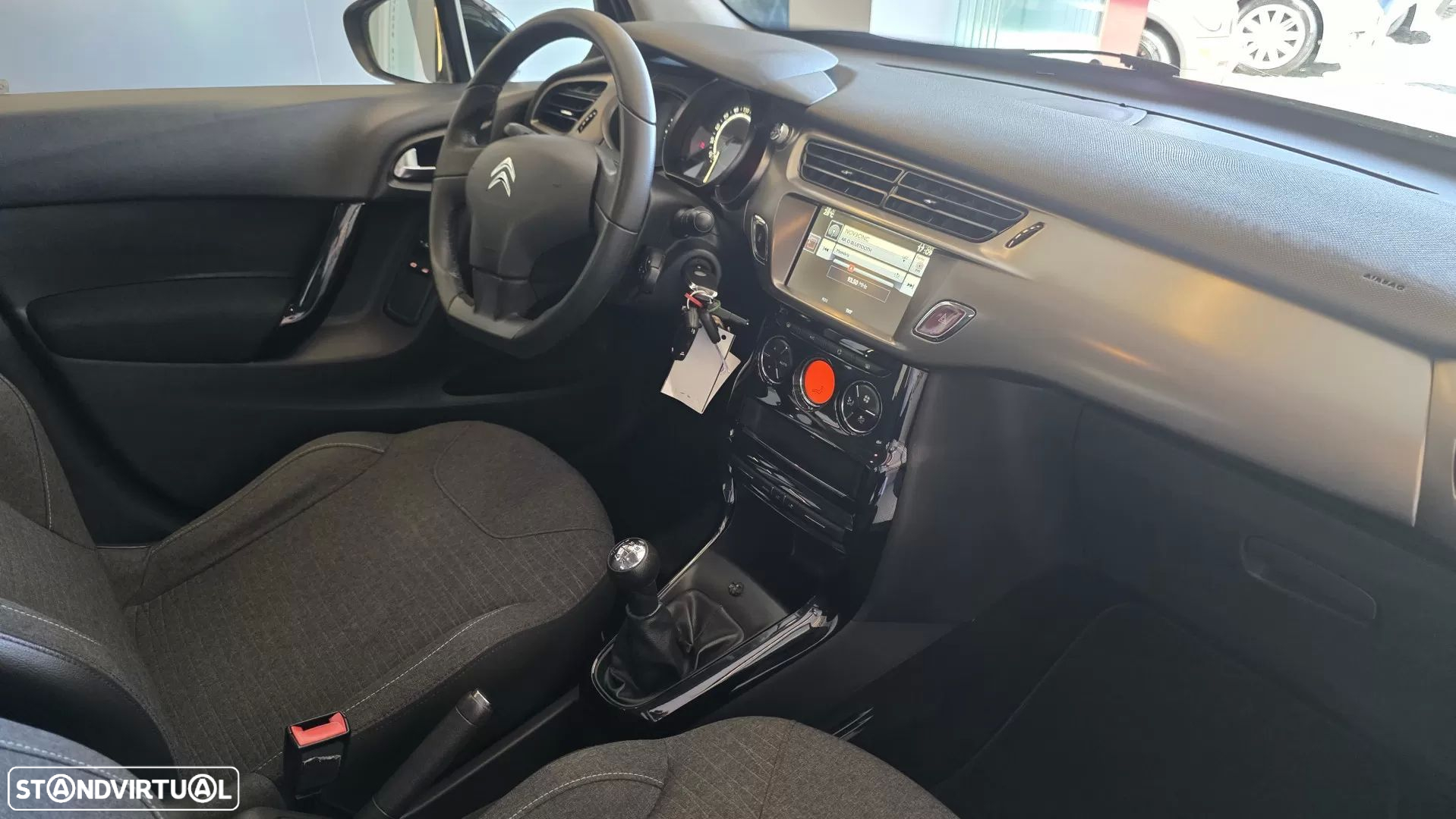 Citroën C3 1.6 BlueHDi Exclusive - 40
