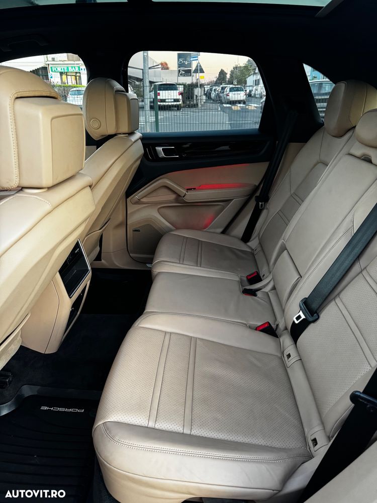 Porsche Cayenne - 12