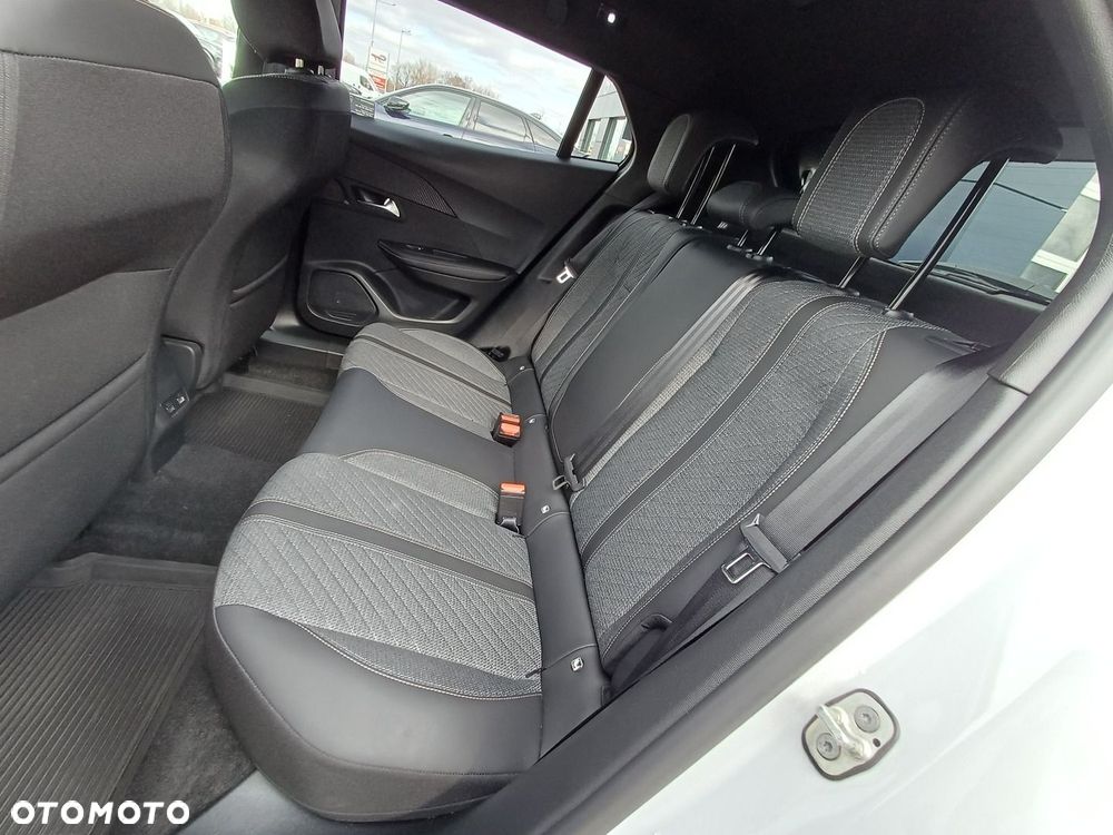 Peugeot 2008 1.2 PureTech Allure S&S EAT8 - 31