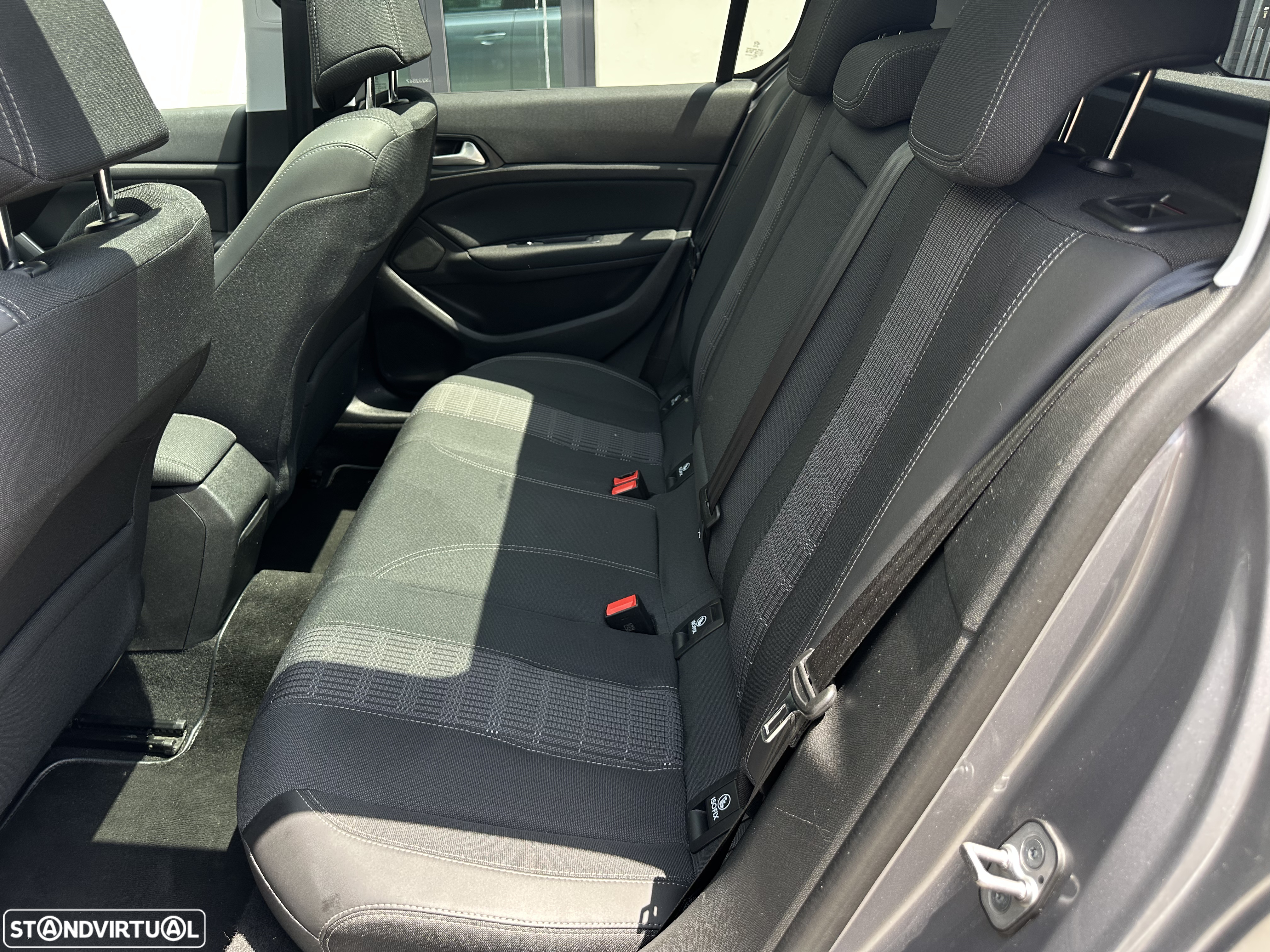 Peugeot 308 1.2 PureTech Allure Pack EAT8 - 26