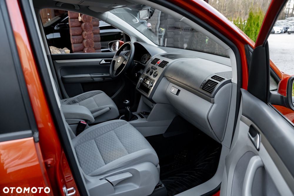 Volkswagen Touran 1.6 - 22