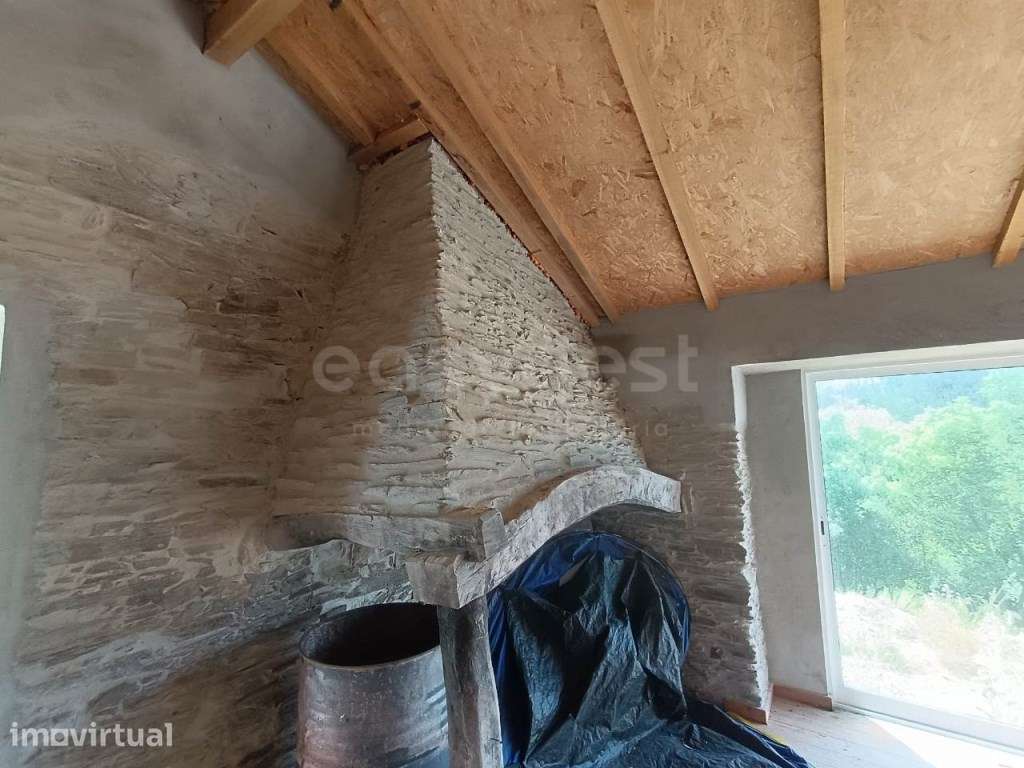Moradia para remodelação em cenário tranquilo e isolado - Grande imagem: 5/17