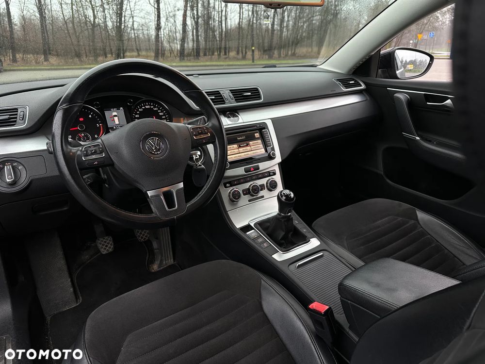 Volkswagen Passat - 13
