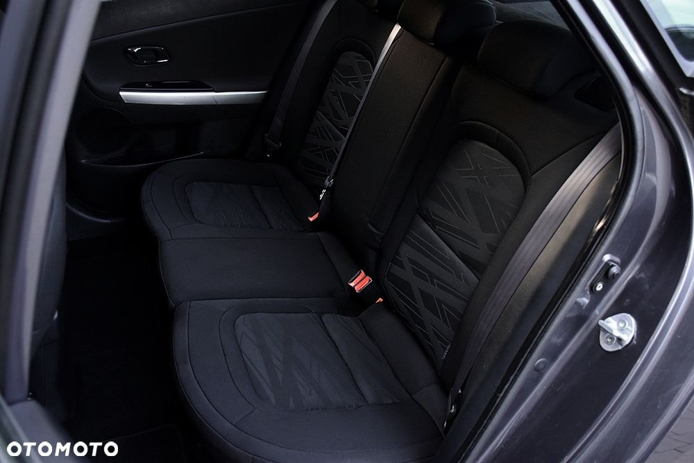 Kia Ceed 1.4 L - 8