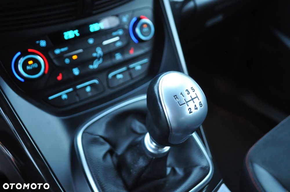 Ford Kuga 2.0 TDCi 2x4 ST-Line - 36