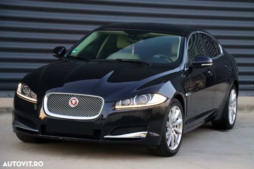 Jaguar XF 2.2D Portfolio - 11