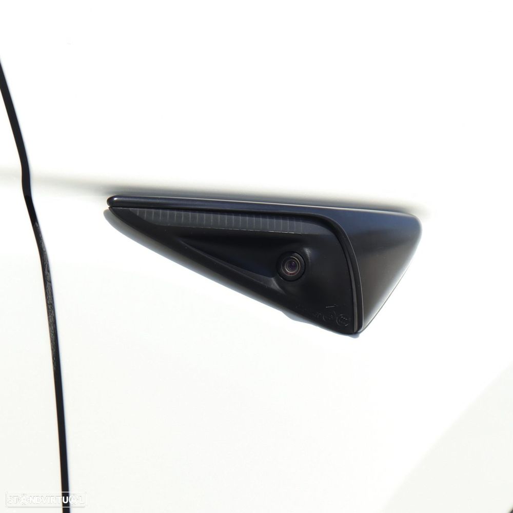 Tesla Model Y Long Range Dual Motor AWD - 11