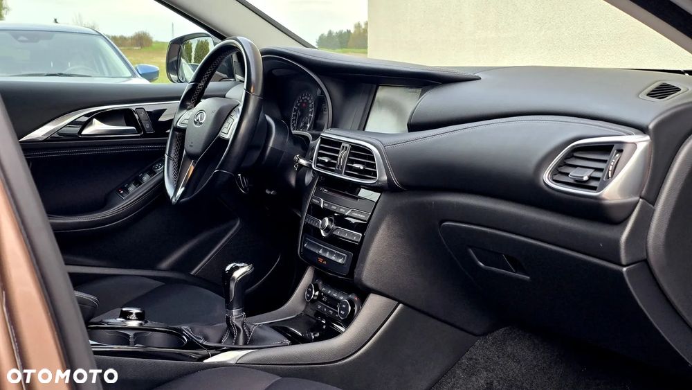 Infiniti Q30 1.6t Business Executive - 26