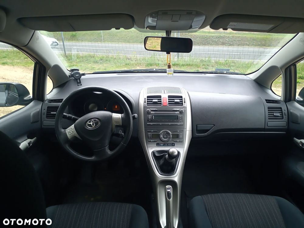Toyota Auris 1.6 VVT-i Terra - 3