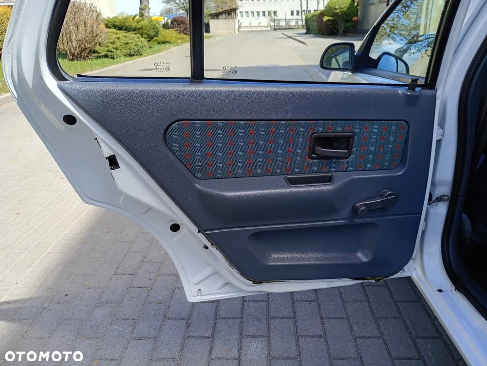 Renault Clio - 22