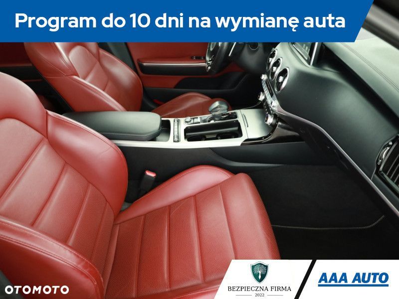 Kia Stinger - 9