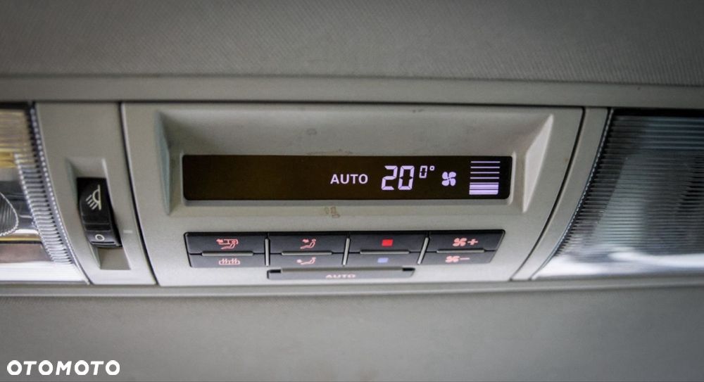 Volkswagen Caravelle - 6