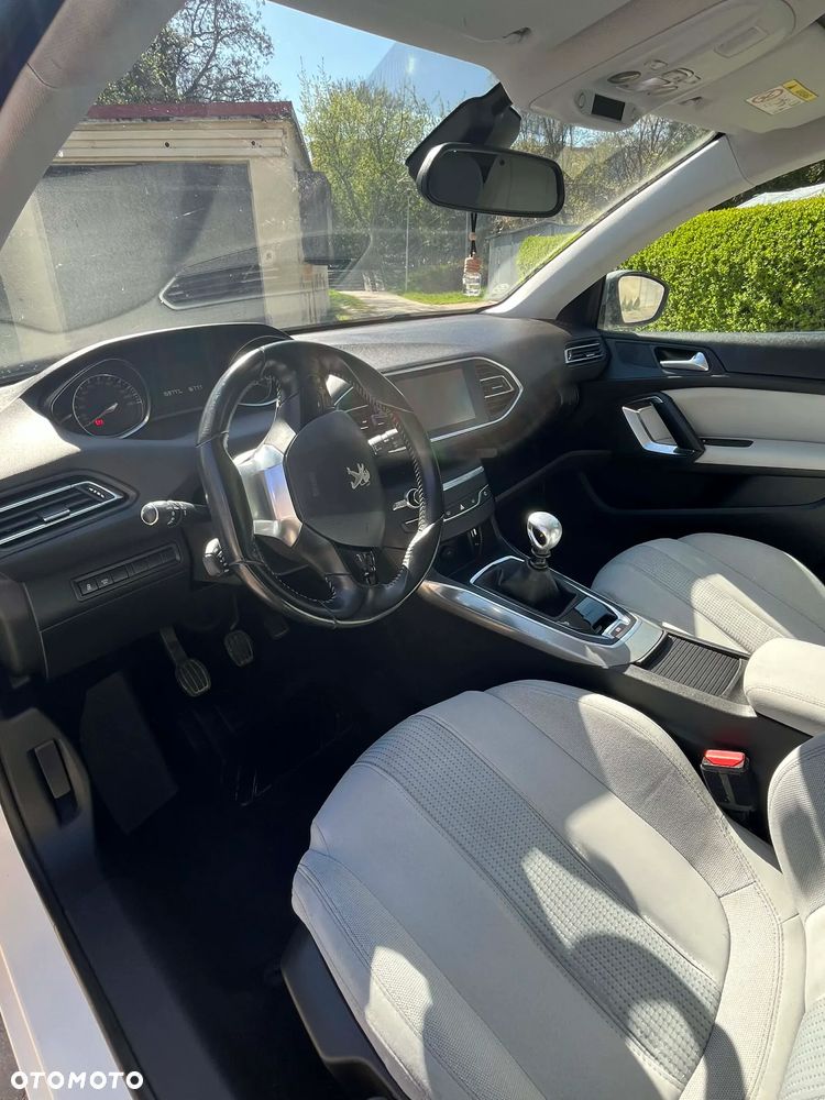 Peugeot 308 2.0 BlueHDi Allure S&S - 4