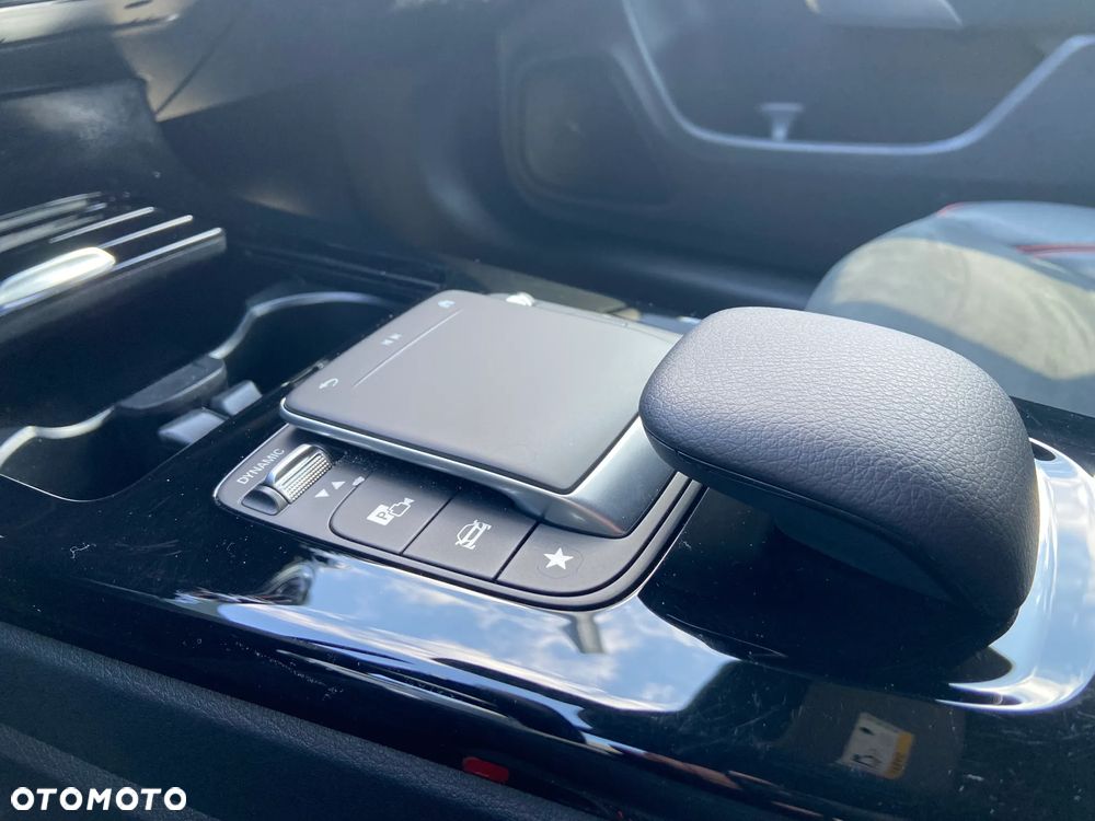 Mercedes-Benz CLA 200 AMG Line 7G-DCT - 18