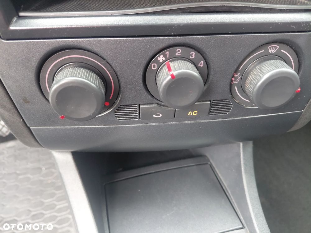 Seat Ibiza SC 1.4 16V Sport - 12