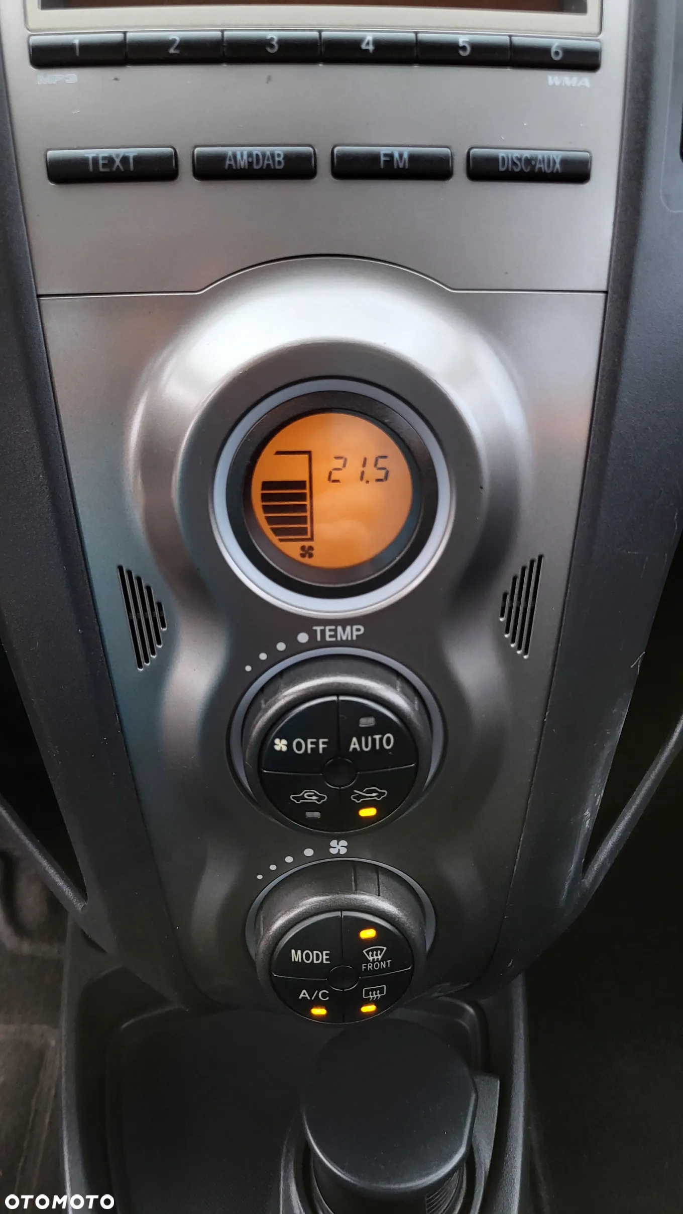 Toyota Yaris 1.0 Premium - 21