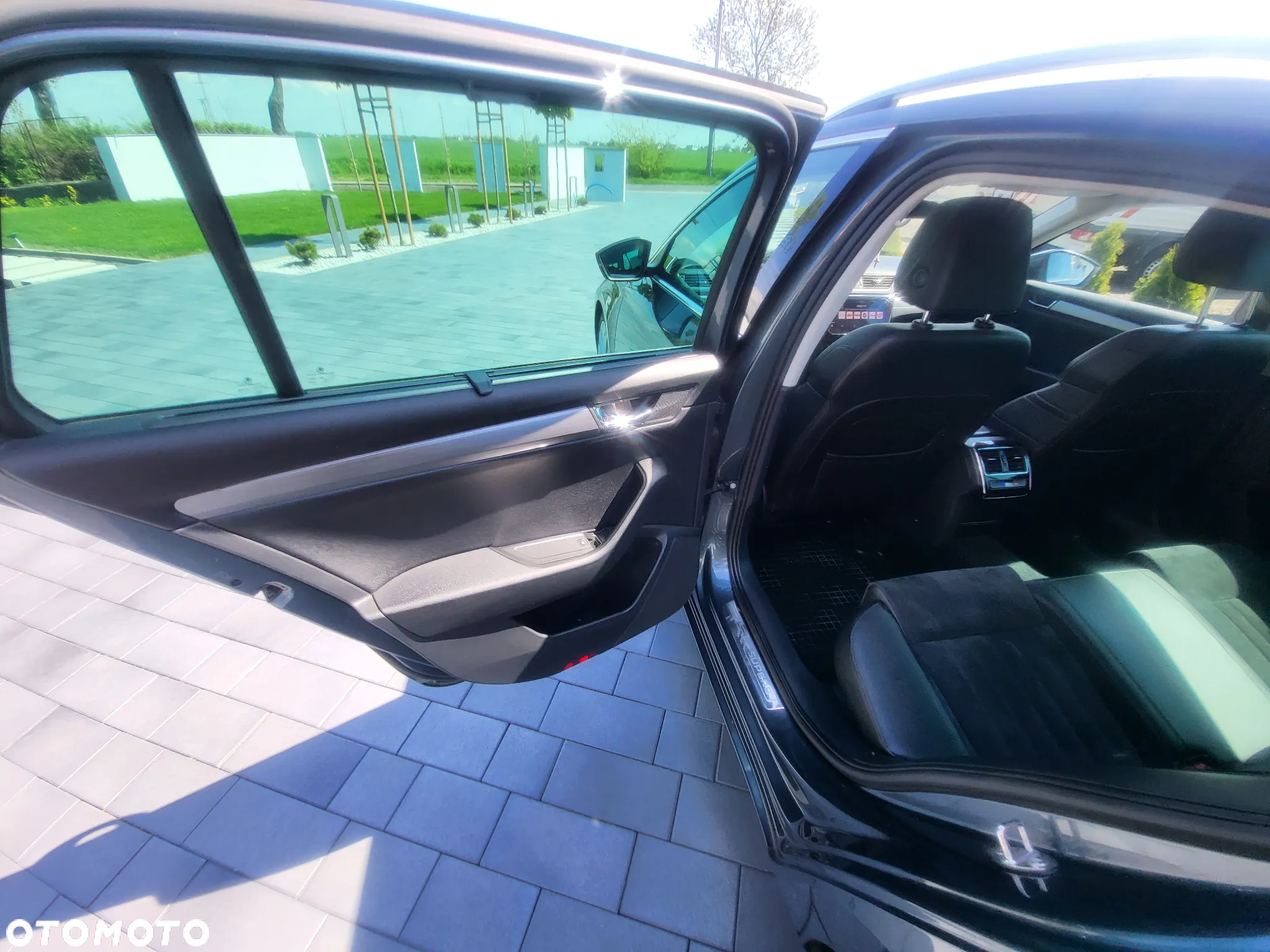 Skoda Superb 2.0 TDI DSG Sportline - 17