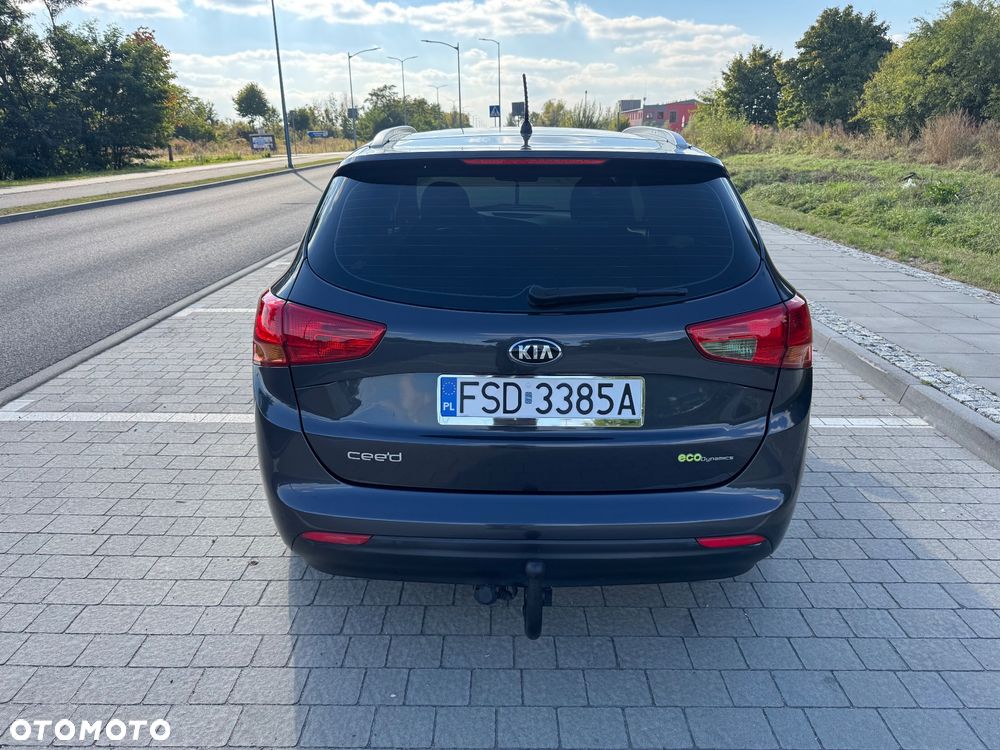 Kia Ceed 1.6 CRDi 128 Dream-Team Edition - 4