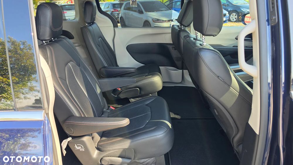 Chrysler Pacifica - 16