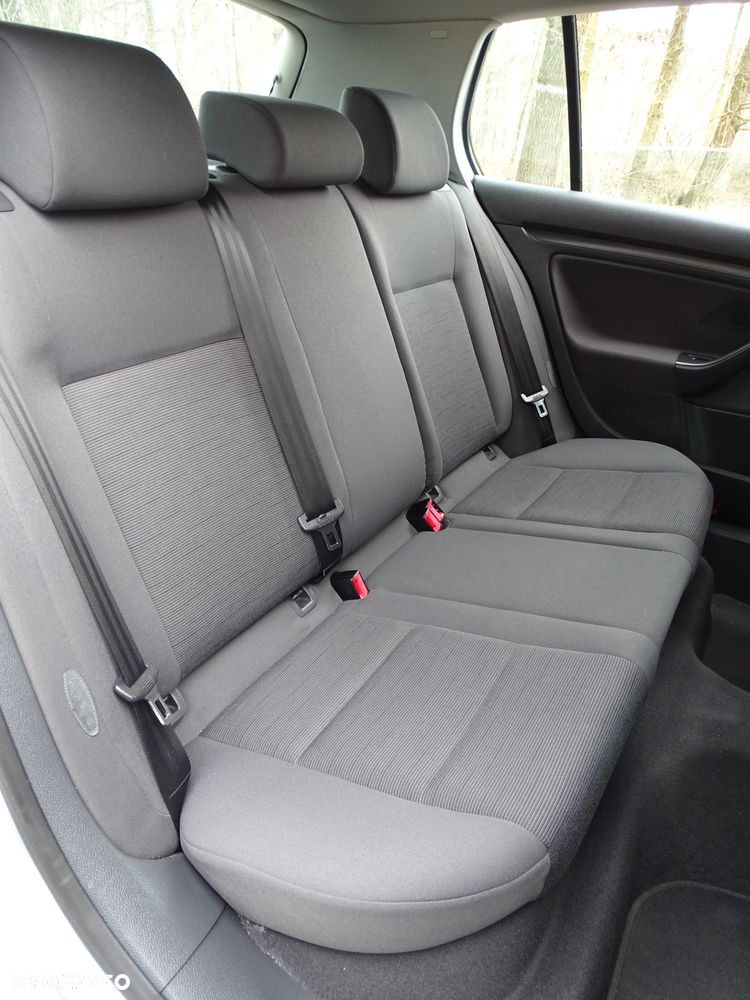 Volkswagen Golf - 17