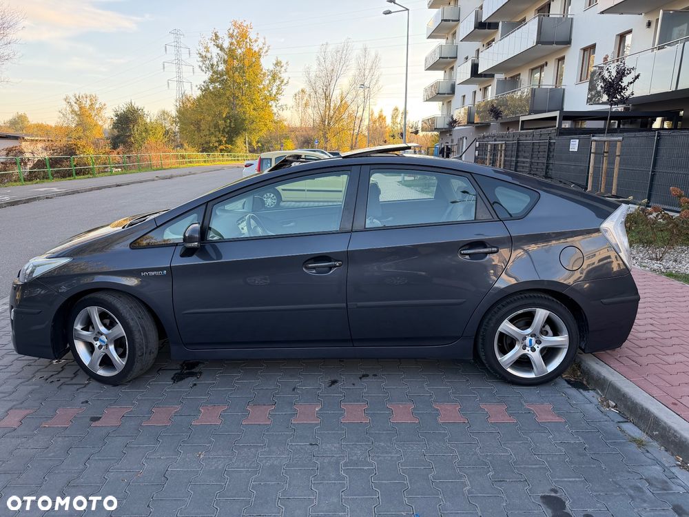 Toyota Prius (Hybrid) Executive - 7
