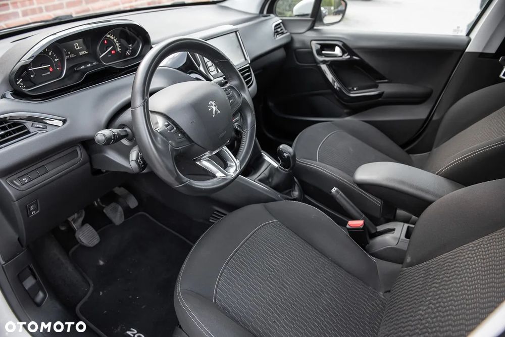 Peugeot 208 - 15