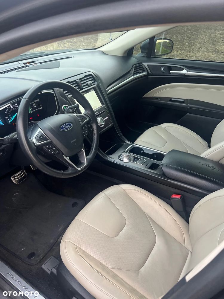Ford Fusion - 2