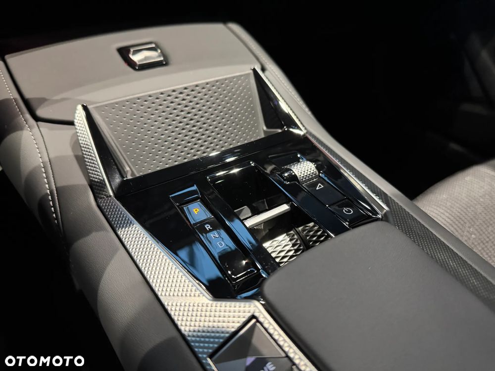 DS Automobiles N°4 E-Tense 58.3kWh Étoile Alcantara - 11