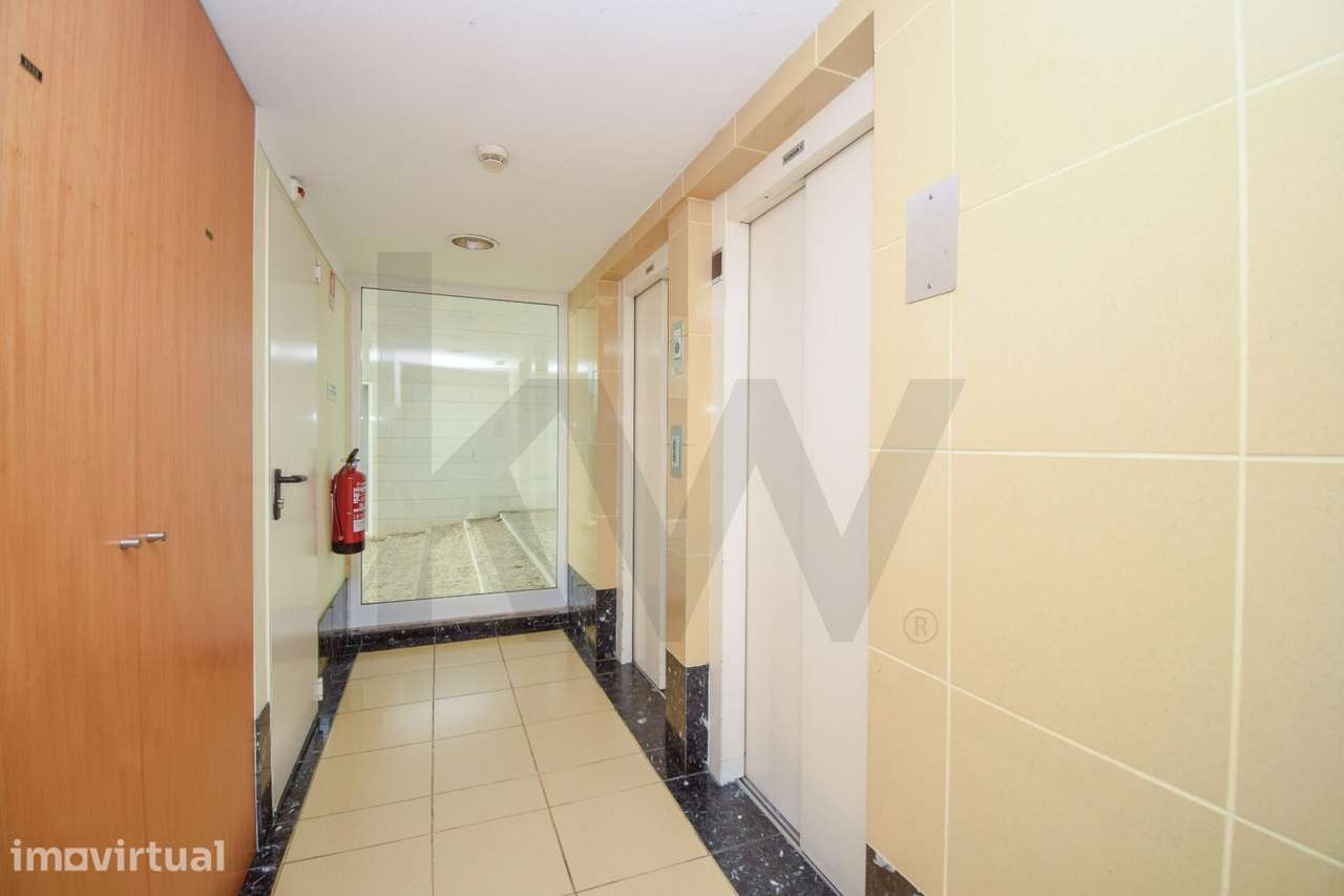 Magnífico T1 Mobilado com Garagem | 9.ºAndar | Colina de São Gonçalo – - Grande imagem: 3/25