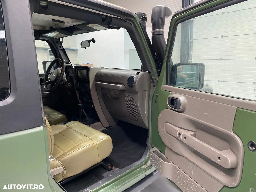 Jeep Wrangler - 12