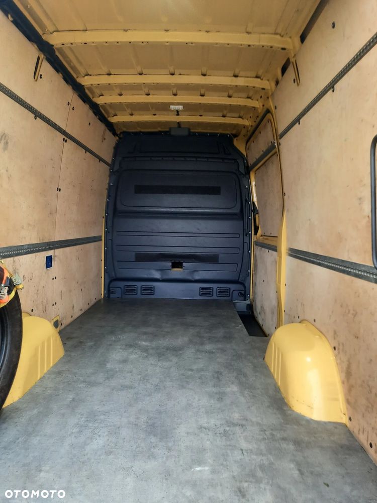 Mercedes-Benz Sprinter - 10