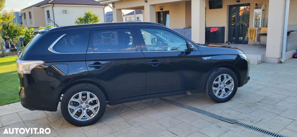 Mitsubishi Outlander - 12