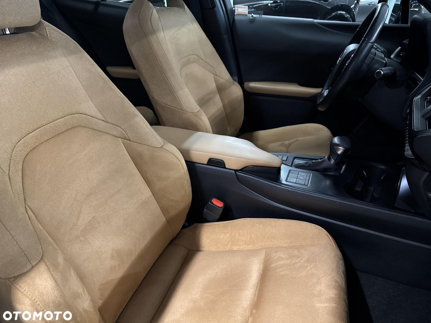 Lexus UX - 18