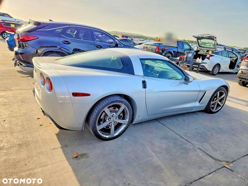 Chevrolet Corvette - 4